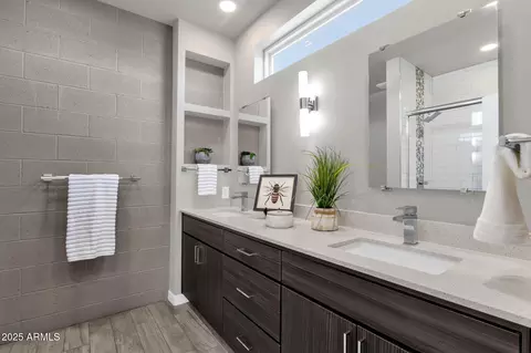 Bath - 2727 E Thomas Rd #9, Phoenix, AZ 85016 photo 4 of 5