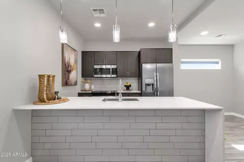 Kitchen - 2727 E Thomas Rd #9, Phoenix, AZ 85016 photo 3 of 5
