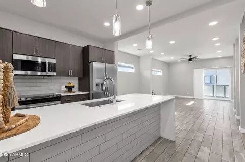 Kitchen - 2727 E Thomas Rd #9, Phoenix, AZ 85016 photo 2 of 5