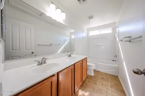 Bath - 11627 W Hackbarth Dr, Youngtown, AZ 85363 photo 5 of 5