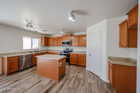 Kitchen - 11627 W Hackbarth Dr, Youngtown, AZ 85363 photo 4 of 4