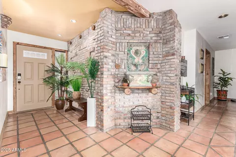 Entry Way - 1513 E Greenway St, Mesa, AZ 85203 photo 1 of 1