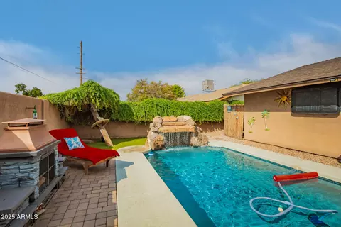 Exterior - 1513 E Greenway St, Mesa, AZ 85203 photo 5 of 7