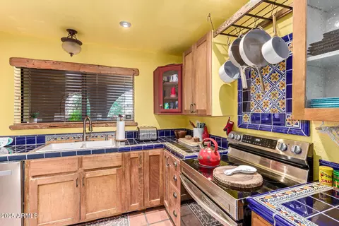 Kitchen - 1513 E Greenway St, Mesa, AZ 85203 photo 2 of 3