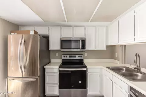 Kitchen - 815 E Grovers Ave #62, Phoenix, AZ 85022 photo 3 of 3