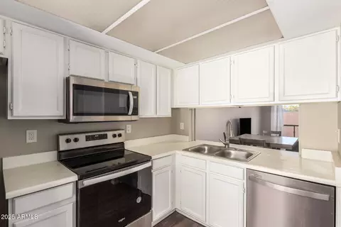 Kitchen - 815 E Grovers Ave #62, Phoenix, AZ 85022 photo 2 of 3