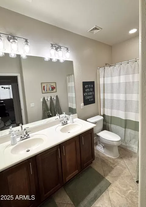Bath - 10909 E Sentiero Ave, Mesa, AZ 85212 photo 2 of 2