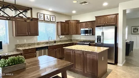 Kitchen - 10909 E Sentiero Ave, Mesa, AZ 85212 photo 2 of 3