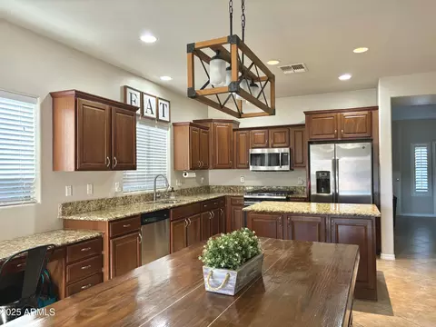 Kitchen - 10909 E Sentiero Ave, Mesa, AZ 85212 photo 1 of 3