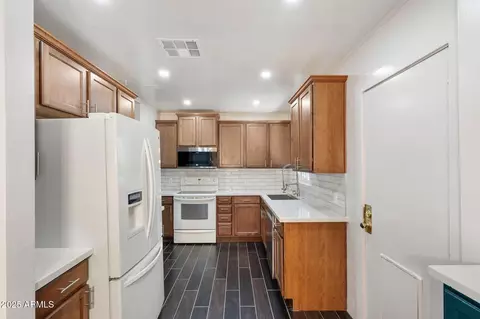 Kitchen - 5709 N 16th St, Phoenix, AZ 85016 photo 2 of 3