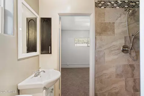 Bath - 5709 N 16th St, Phoenix, AZ 85016 photo 2 of 2