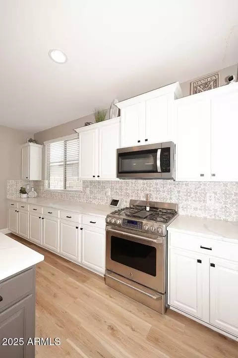 Kitchen - 2590 E Penedes Dr, Gilbert, AZ 85298 photo 4 of 5