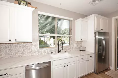 Kitchen - 2590 E Penedes Dr, Gilbert, AZ 85298 photo 5 of 5