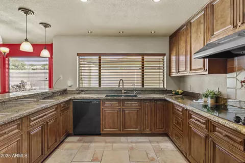 Kitchen - 207 W Pershing Ave, Phoenix, AZ 85029 photo 2 of 4