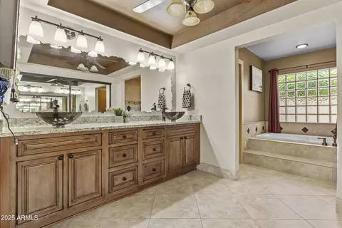 Bath - 207 W Pershing Ave, Phoenix, AZ 85029 photo 2 of 3