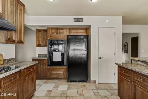 Kitchen - 207 W Pershing Ave, Phoenix, AZ 85029 photo 1 of 4