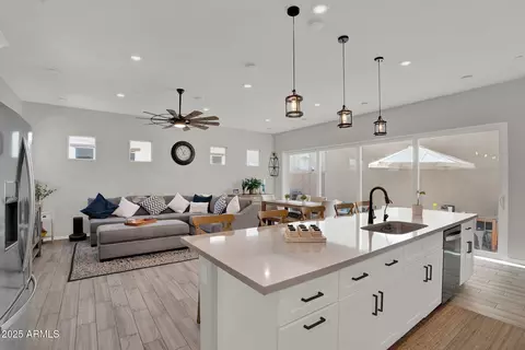 239 E Balsam Dr, Chandler, AZ 85286