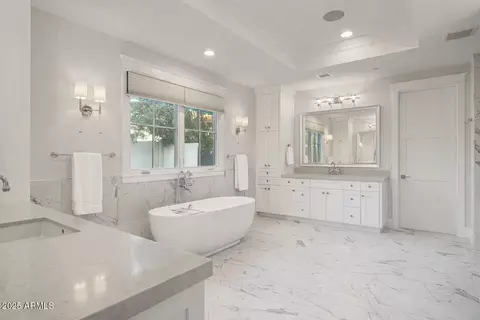 Bath - 5414 E Lafayette Blvd, Phoenix, AZ 85018 photo 8 of 8