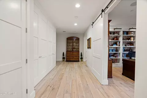 Entry Way - 5414 E Lafayette Blvd, Phoenix, AZ 85018 photo 3 of 6
