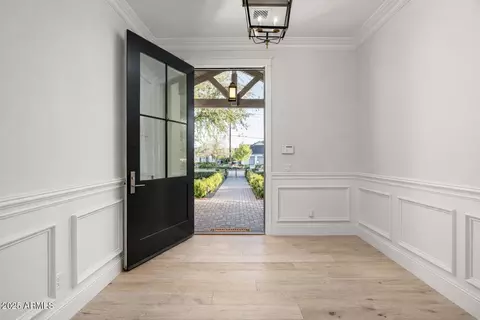 Entry Way - 5414 E Lafayette Blvd, Phoenix, AZ 85018 photo 5 of 6