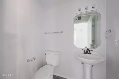 Bath - 4432 E Anderson Dr, Phoenix, AZ 85032 photo 1 of 5