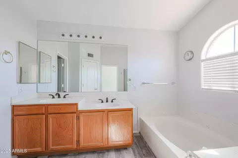 Bath - 4432 E Anderson Dr, Phoenix, AZ 85032 photo 2 of 5