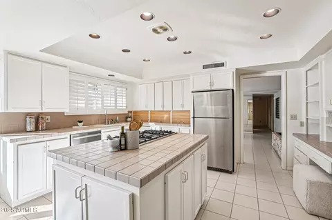 Kitchen - 3330 E Glenrosa Ave, Phoenix, AZ 85018 photo 2 of 4