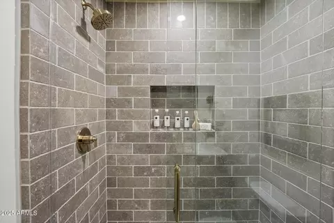 Bath - 4646 E Shadow Rock Rd, Phoenix, AZ 85028 photo 5 of 9