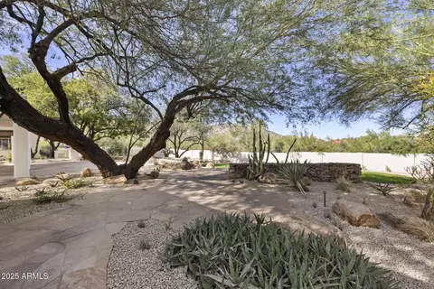 Exterior - 4646 E Shadow Rock Rd, Phoenix, AZ 85028 photo 3 of 10