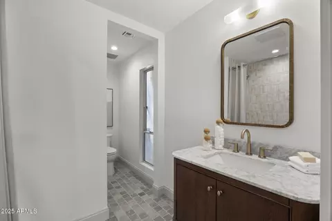 Bath - 4646 E Shadow Rock Rd, Phoenix, AZ 85028 photo 6 of 9