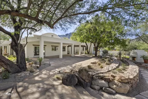 Exterior - 4646 E Shadow Rock Rd, Phoenix, AZ 85028 photo 2 of 10