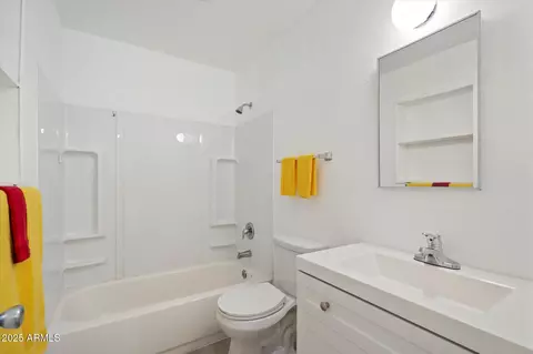 Bath - 621 E Papago Dr, Tempe, AZ 85288 photo 1 of 2