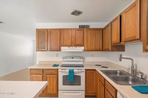 Kitchen - 621 E Papago Dr, Tempe, AZ 85288 photo 2 of 2
