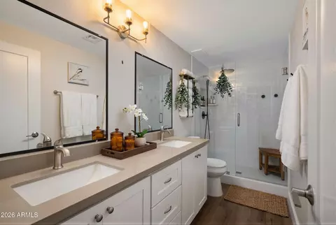 Bath - 1824 W Seldon Ln, Phoenix, AZ 85021 photo 2 of 2