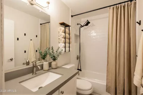 Bath - 1824 W Seldon Ln, Phoenix, AZ 85021 photo 1 of 2