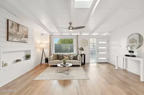 Living - 5809 N 10th Pl, Phoenix, AZ 85014 photo 1 of 3
