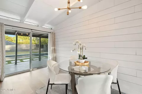 Dining - 5809 N 10th Pl, Phoenix, AZ 85014 photo 2 of 3