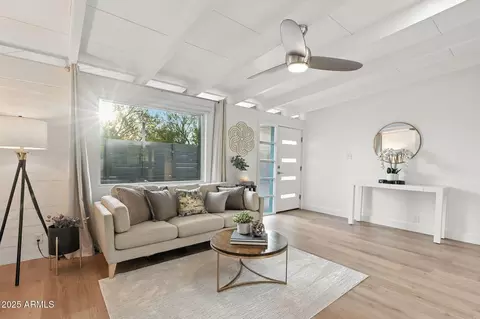 Living - 5809 N 10th Pl, Phoenix, AZ 85014 photo 3 of 3