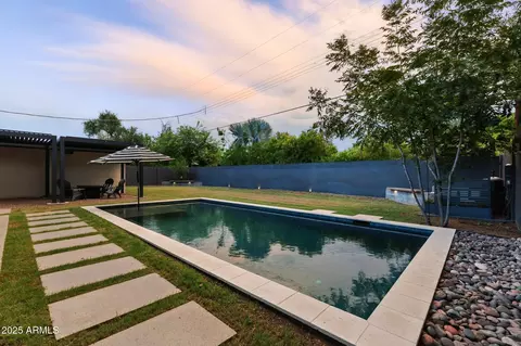 Exterior - 5809 N 10th Pl, Phoenix, AZ 85014 photo 18 of 33