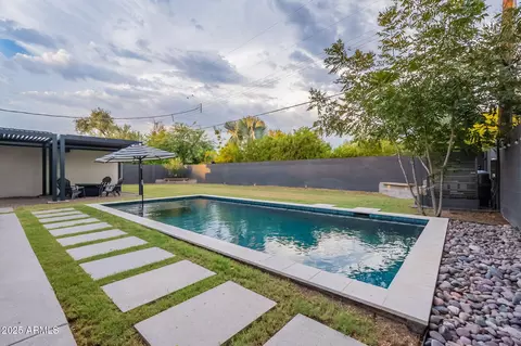 Exterior - 5809 N 10th Pl, Phoenix, AZ 85014 photo 8 of 33