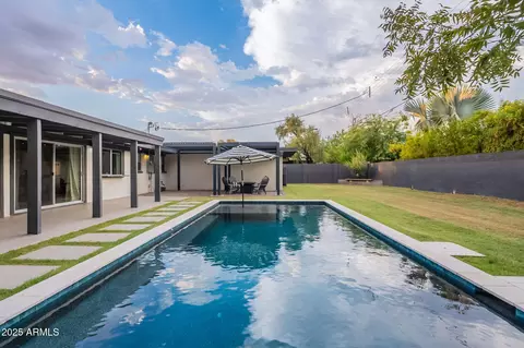 Exterior - 5809 N 10th Pl, Phoenix, AZ 85014 photo 9 of 33
