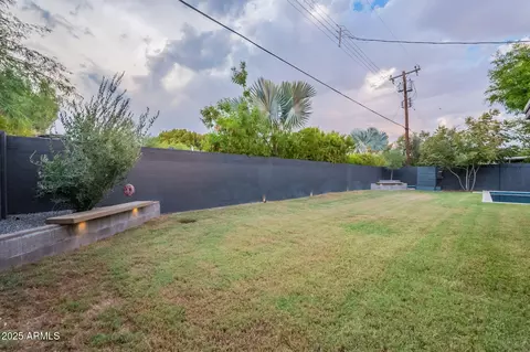 Exterior - 5809 N 10th Pl, Phoenix, AZ 85014 photo 15 of 33