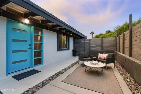 Exterior - 5809 N 10th Pl, Phoenix, AZ 85014 photo 2 of 33