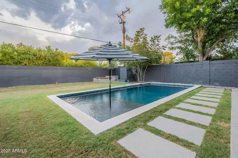 Exterior - 5809 N 10th Pl, Phoenix, AZ 85014 photo 7 of 33