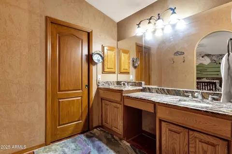 Bath - 1911 E Bruce Ave, Gilbert, AZ 85234 photo 2 of 4