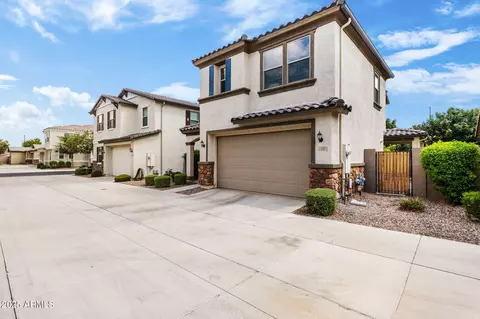 Exterior - 77 E Constitution Dr, Gilbert, AZ 85296 photo 4 of 6