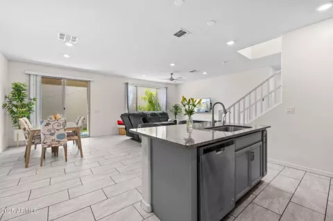 Kitchen - 77 E Constitution Dr, Gilbert, AZ 85296 photo 5 of 5