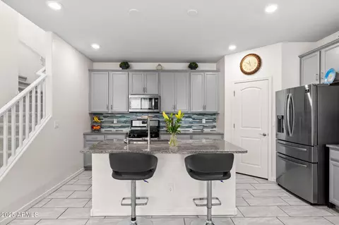 Kitchen - 77 E Constitution Dr, Gilbert, AZ 85296 photo 2 of 5