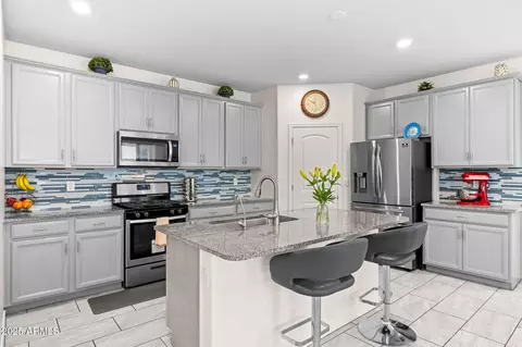 Kitchen - 77 E Constitution Dr, Gilbert, AZ 85296 photo 1 of 5