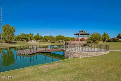 View/Area - 941 E Drexel Dr, Gilbert, AZ 85297 photo 4 of 4